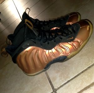 Nike foamposite clev. cavs metallic gold/black